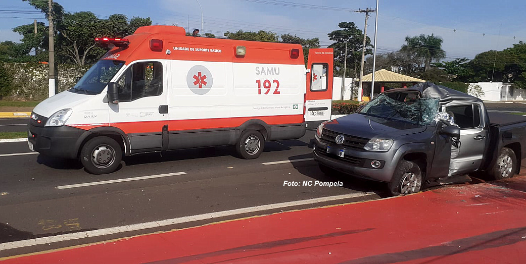 Advogado morre após bater caminhonete contra um poste em Pompeia